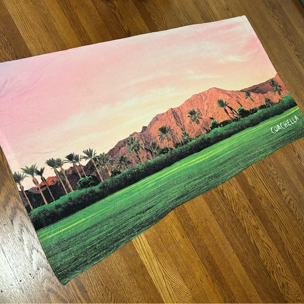 Official Coachella 2014 Festival Throw Towel Desert Palm Landscape Rare